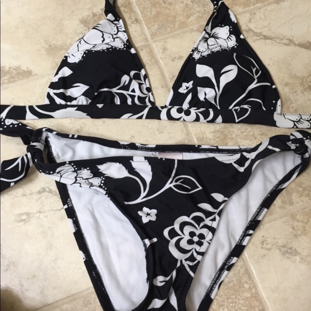 Xhilaration Women’s floral bikini